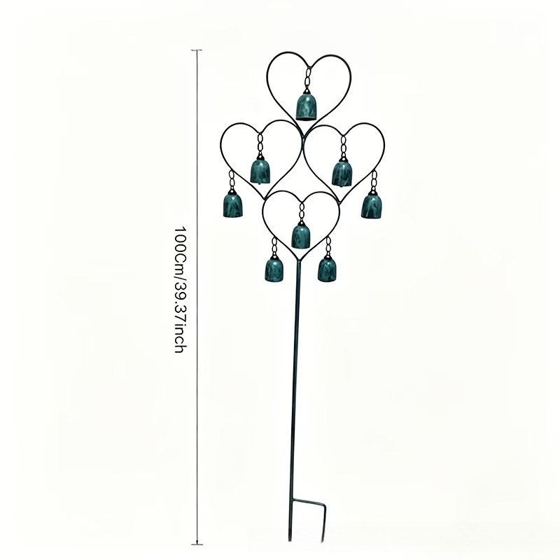 Piquet de carillon à vent rustique en métal vert en forme de cœur avec clochettes suspendues, hauteur indiquée : 100 cm