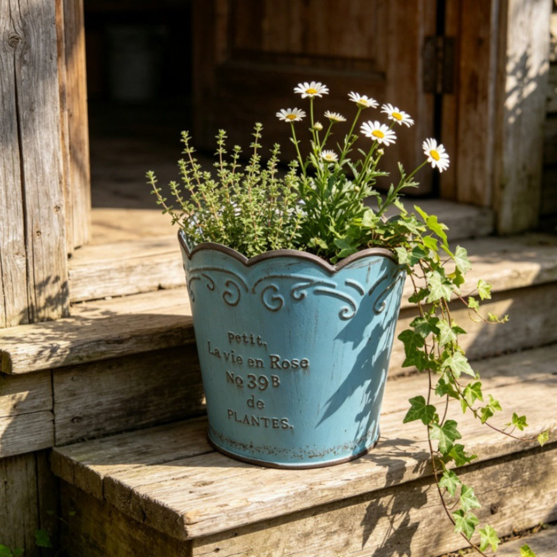 Vintage French Country Metal Planter Set – 3-Piece Rustic Scalloped Flower Pots