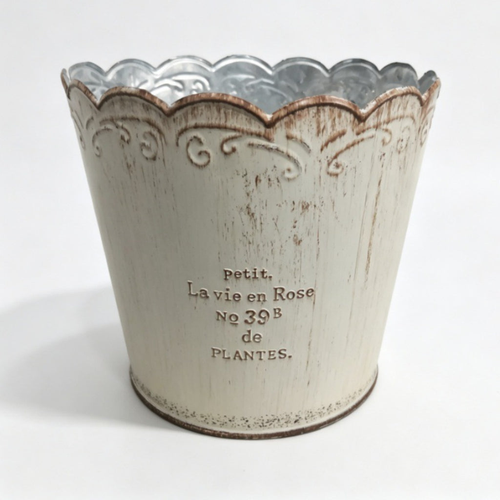 Vintage French Country Metal Planter Set – 3-Piece Rustic Scalloped Flower Pots