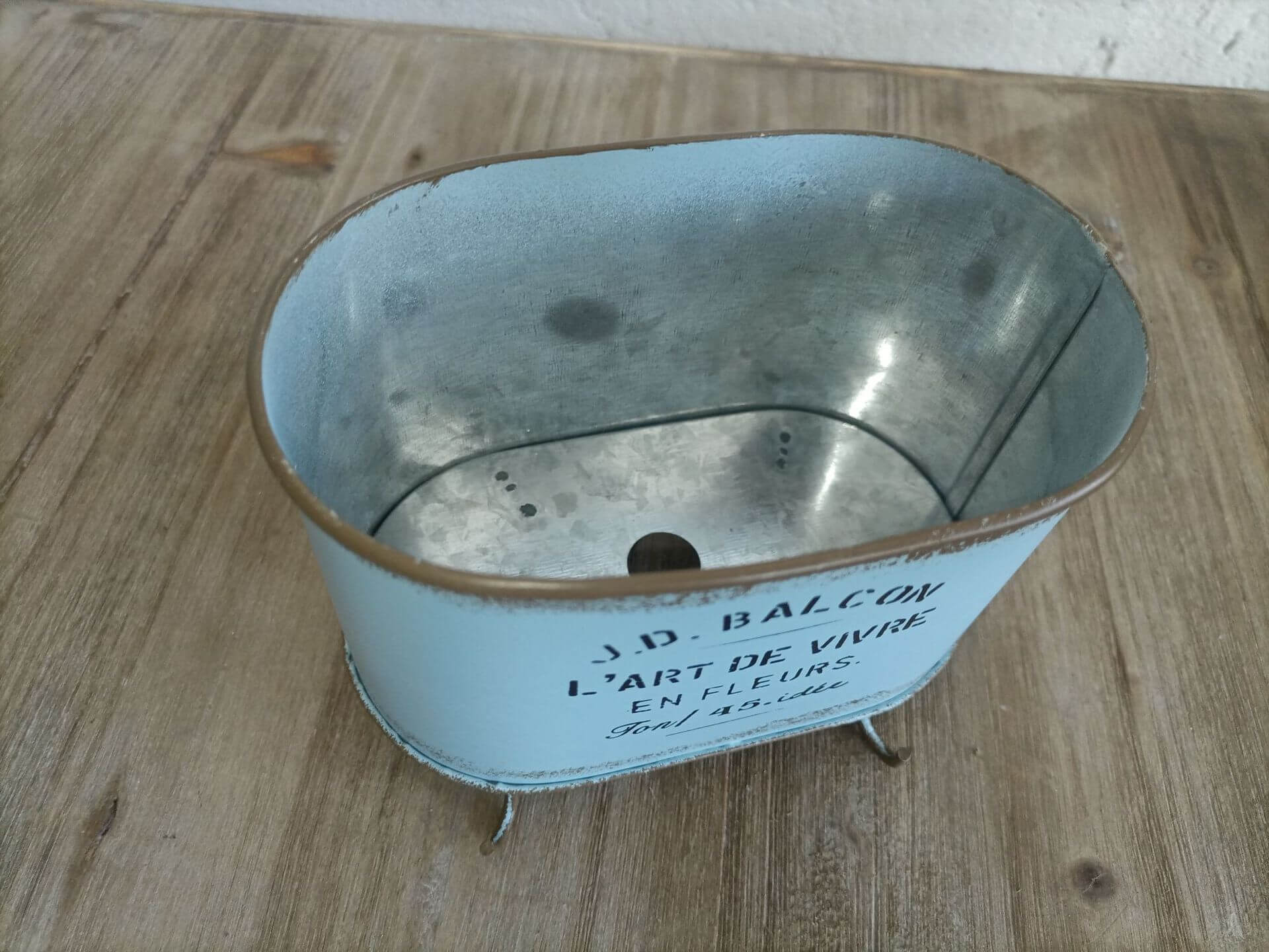 Vintage Galvanized Metal Planter Pot with Legs – Rustic Farmhouse Flower Bucket 4