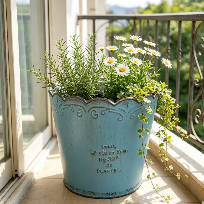 Vintage French Country Metal Planter Set – 3-Piece Rustic Scalloped Flower Pots