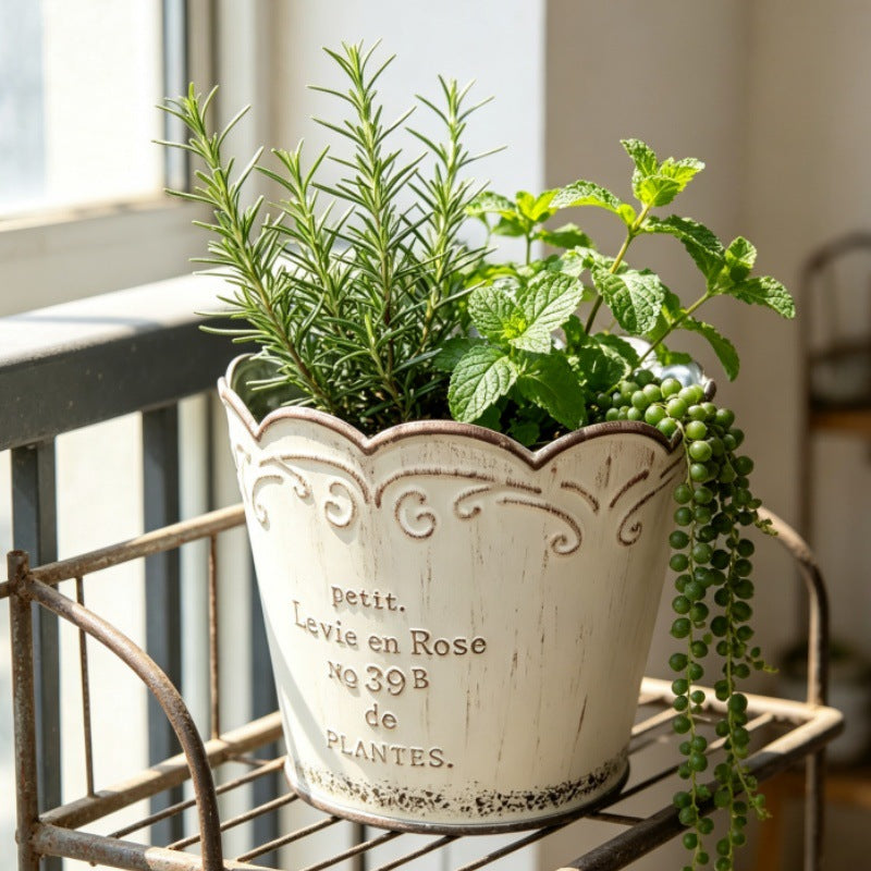 Vintage French Country Metal Planter Set – 3-Piece Rustic Scalloped Flower Pots