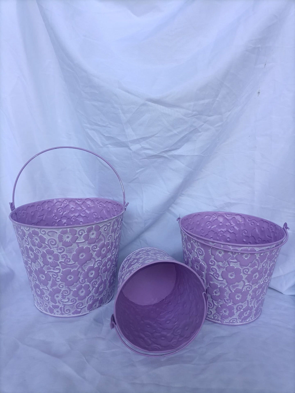 French Country Embossed Metal Planters – Vintage Floral Bucket Cachepots (Set of 3)