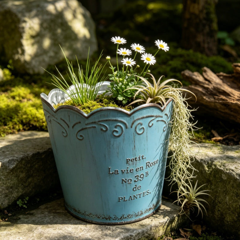 Vintage French Country Metal Planter Set – 3-Piece Rustic Scalloped Flower Pots