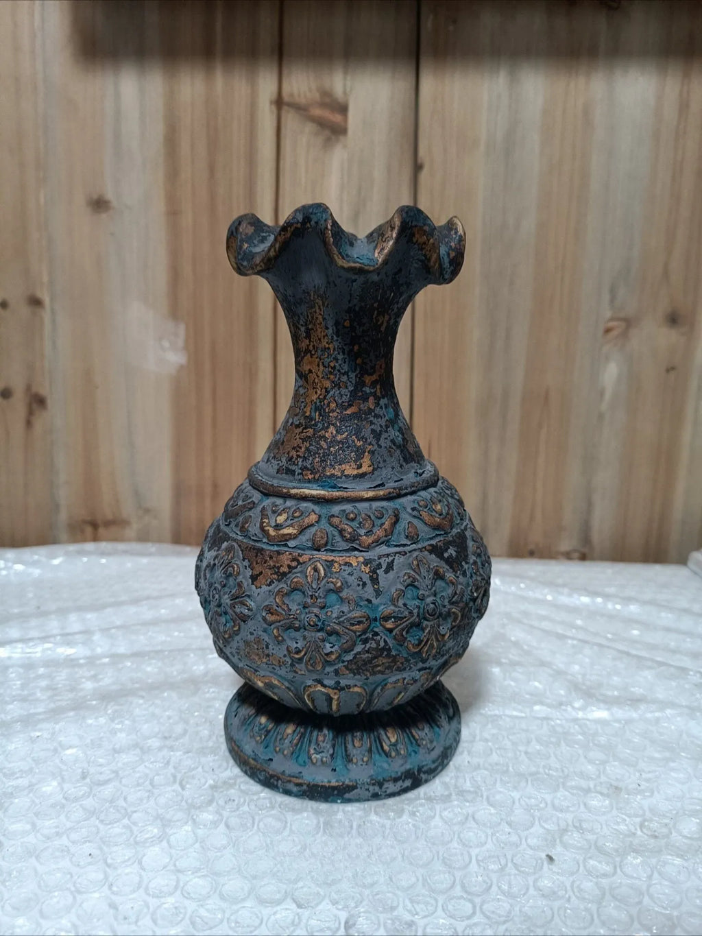 Vintage Ruffled Verdigris Vase – Ornate Embossed Resin Pedestal Urn