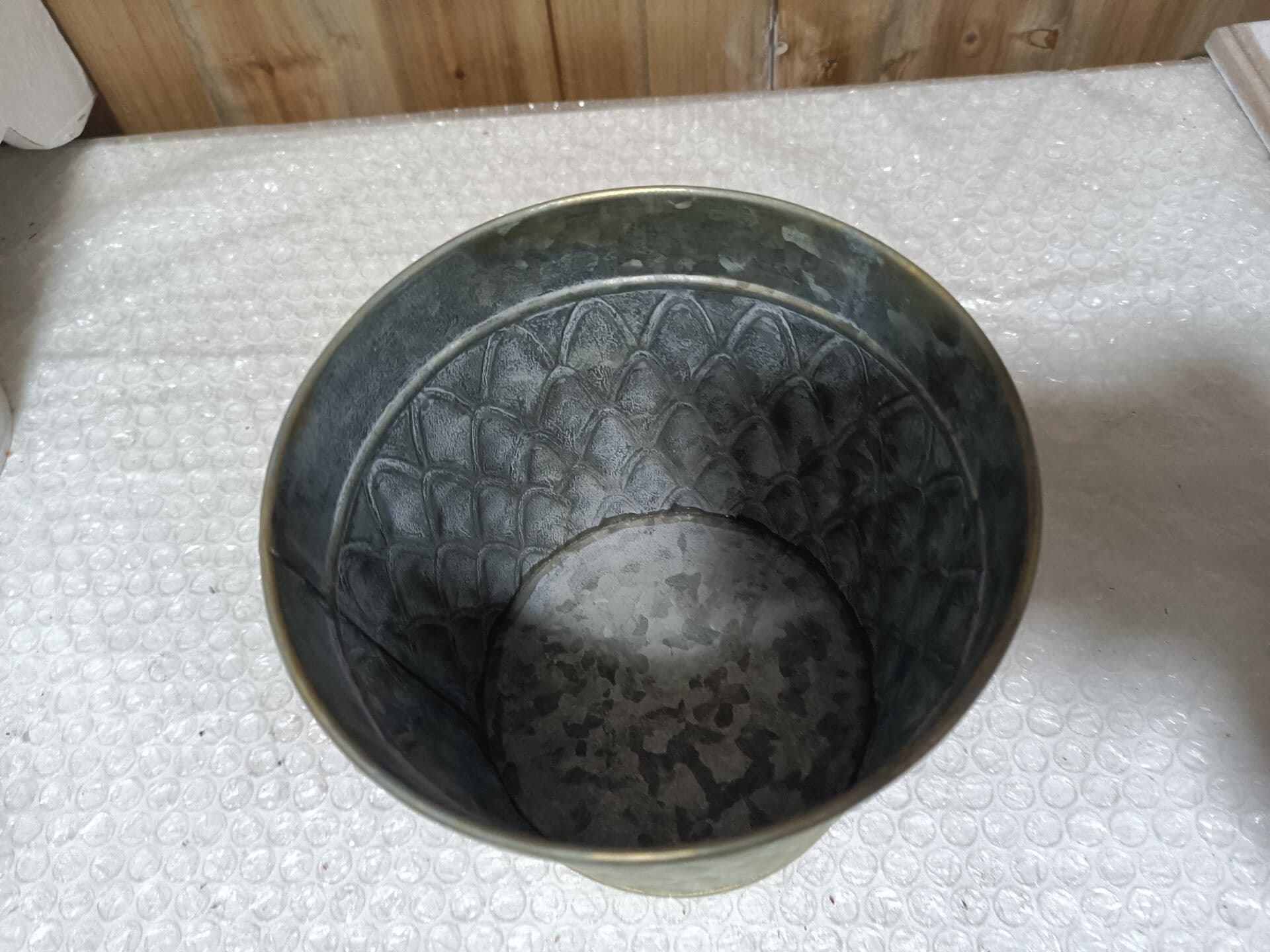 Vintage Verdigris Metal Planter – Embossed Scalloped Iron Cachepot & Desk Organizer (5.9" Diameter)