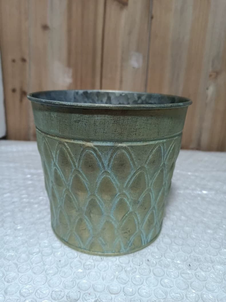 Vintage Verdigris Metal Planter – Embossed Scalloped Iron Cachepot & Desk Organizer (5.9" Diameter) 4