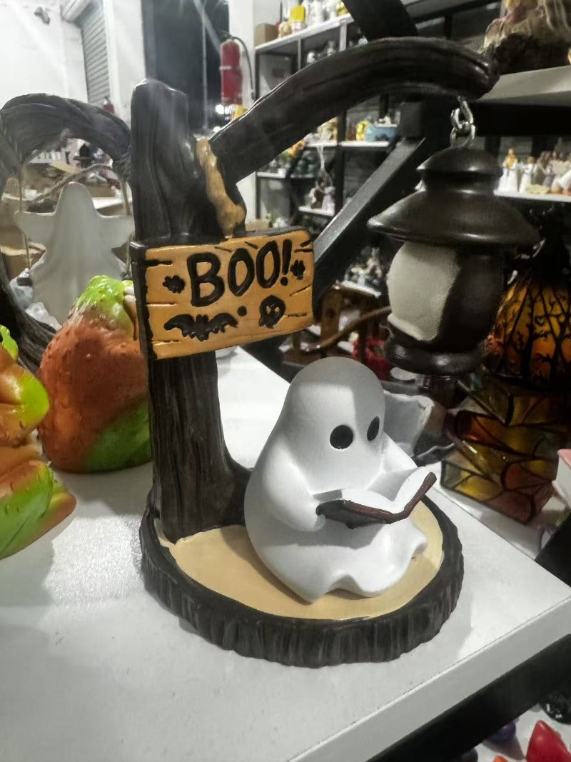 Halloween-spøkelsesbordlampe i resin med glødende lykt og «BOO!»-skilt