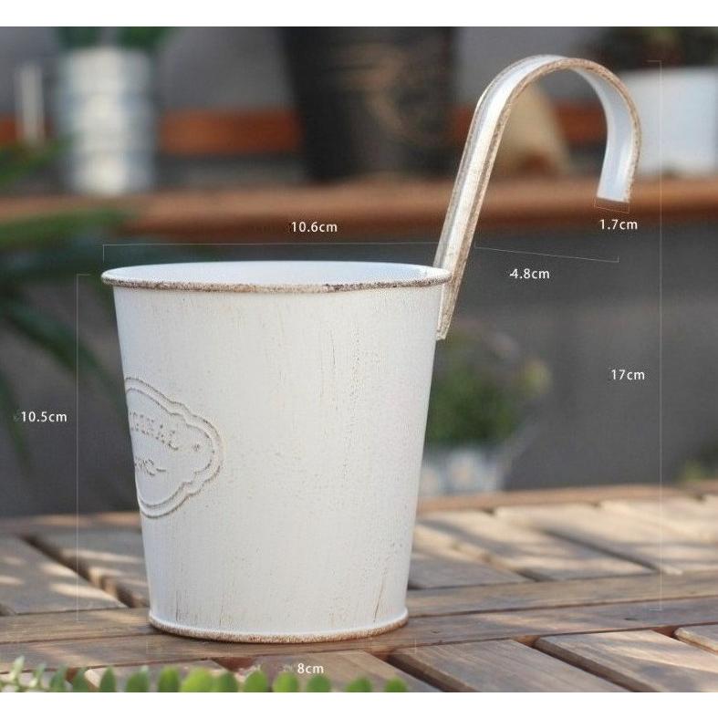 Vintage Iron Hanging Planter – Rustic "Original 1982" Balcony & Fence Flower Bucket (2 Colors)